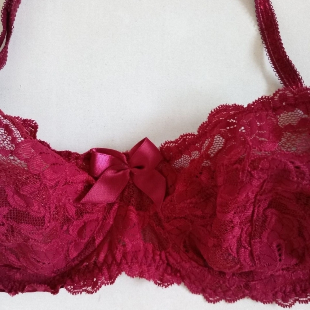 Lou Paris burgundy lace halter bra - Picture 3 of 6